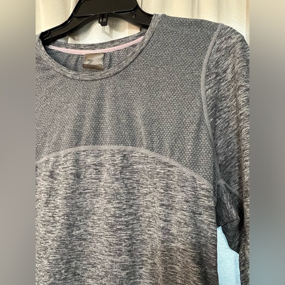 Women's ZeroXposur Grey Athletic/Work Out Long Sleeve Tee Shirt - Picture 3 of 7